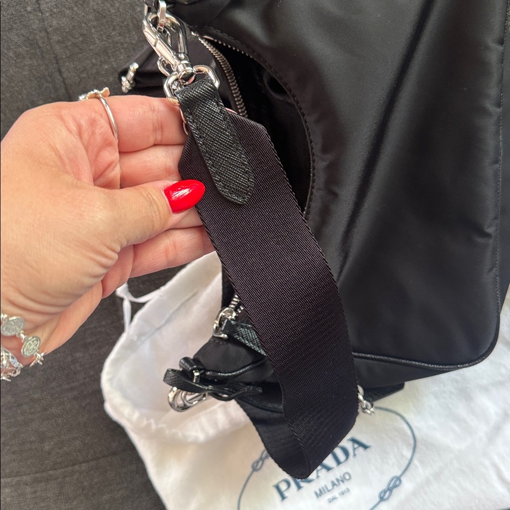 Prada Black Crossbody Bag with Iconic Design - Picture 6 of 10